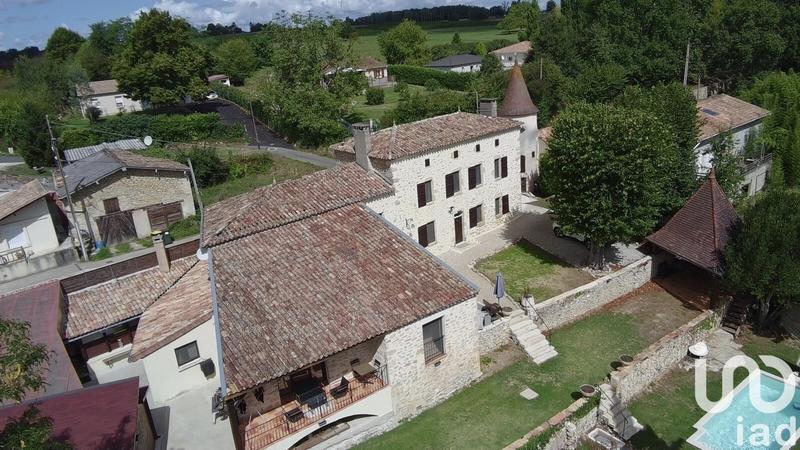 Maison - 237 m² - 7 pièces