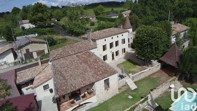 Maison - 237 m² - 7 pièces