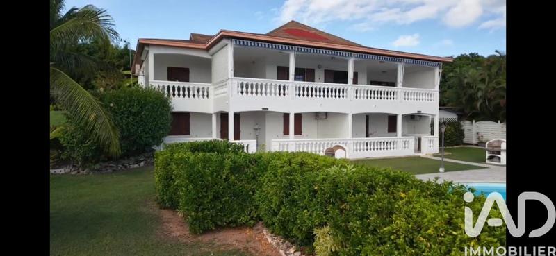 Maison - 246 m² - 10 pièces