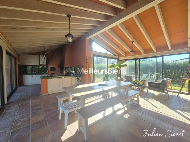 Propriété - 270 m² - 7 pièces