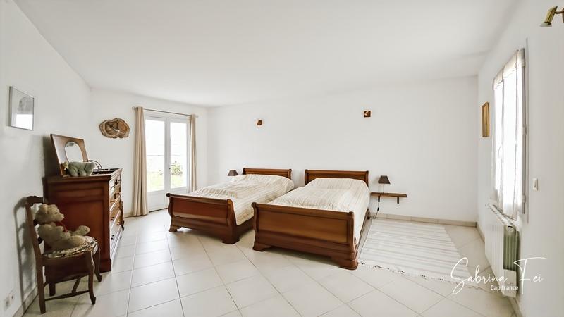 Maison - 235 m² - 7 pièces