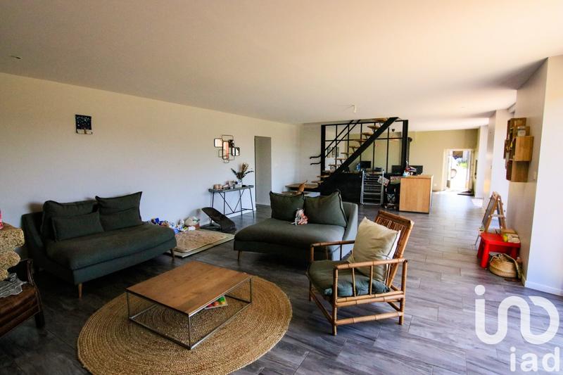 Maison - 210 m² - 7 pièces