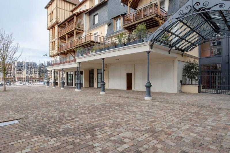 Local commercial - 99 m²