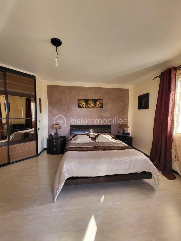 Villa - 247 m² - 5 pièces