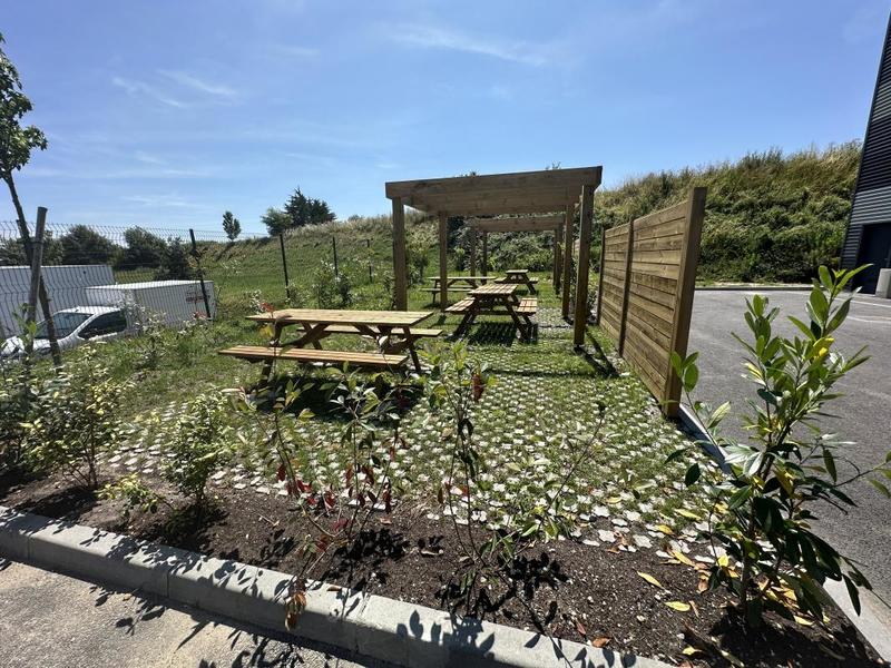 Local d'activité / Entrepôt - 235 m² - 4 pièces