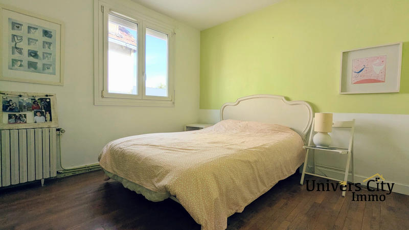 Maison - 235 m² - 9 pièces