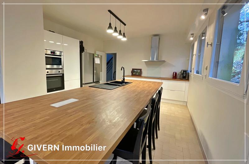 Maison - 197 m² - 7 pièces