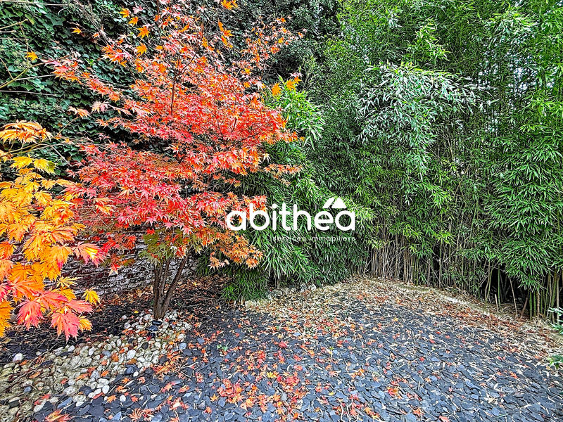 Maison - 205 m² - 9 pièces