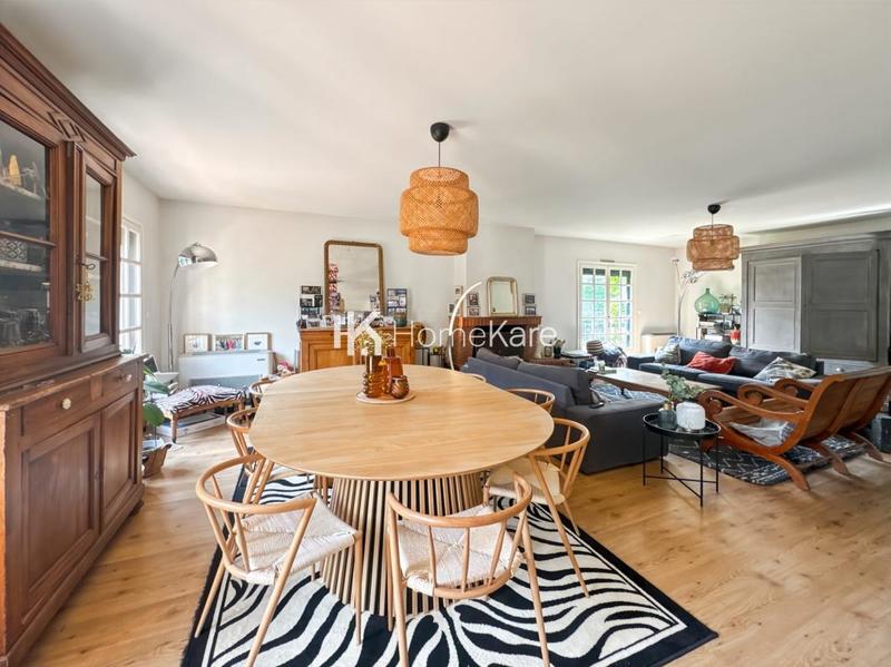 Villa - 250 m² - 8 pièces