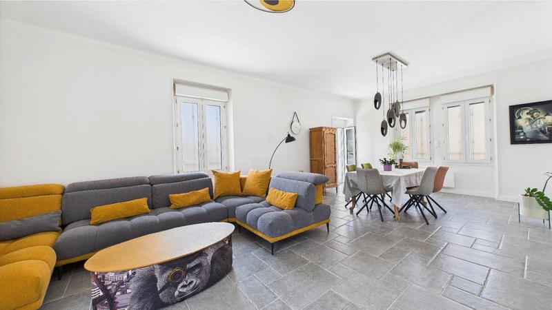 Maison - 236 m² - 7 pièces