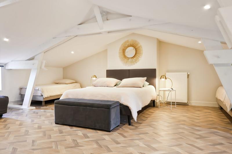 Maison - 373 m² - 14 pièces