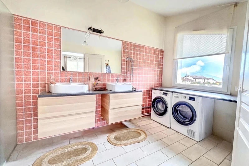 Maison - 310 m² - 8 pièces