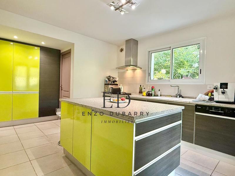 Maison - 170 m² - 6 pièces