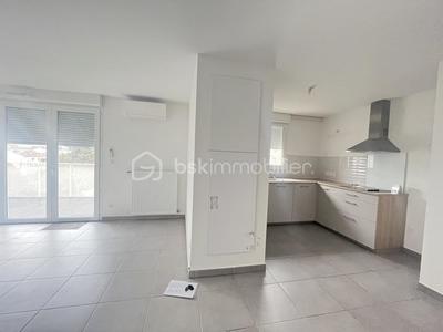 Appartement - 80 m² - 4 pièces