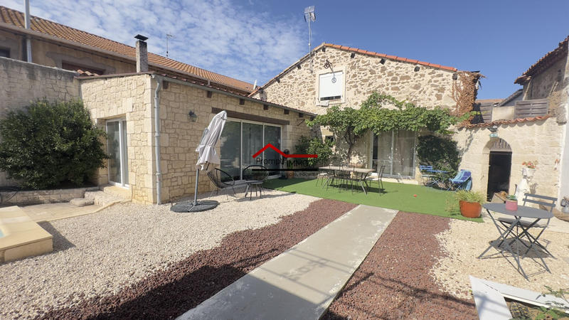 Maison - 256 m² - 4 pièces