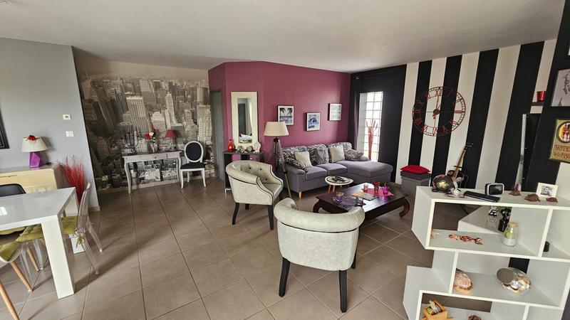 Maison - 95 m² - 5 pièces