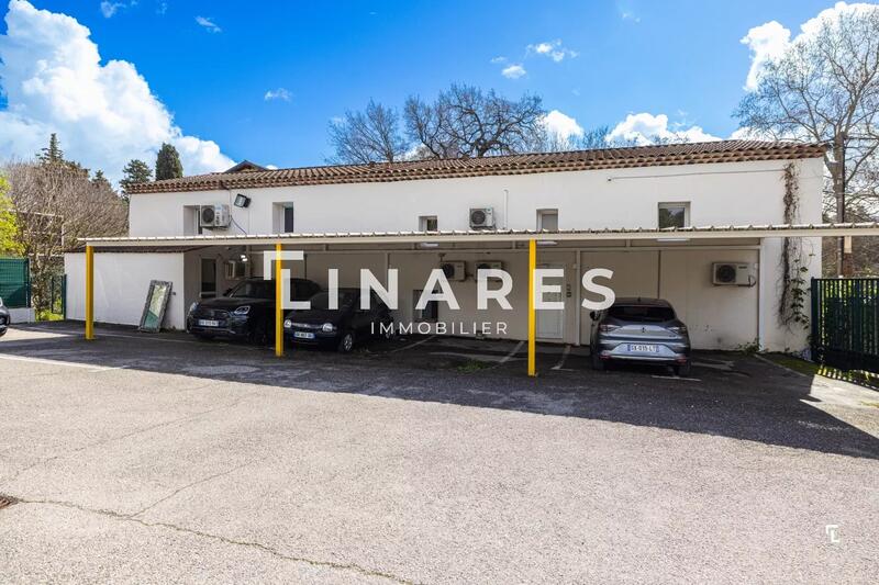 Bureau - 67 m² - 2 pièces