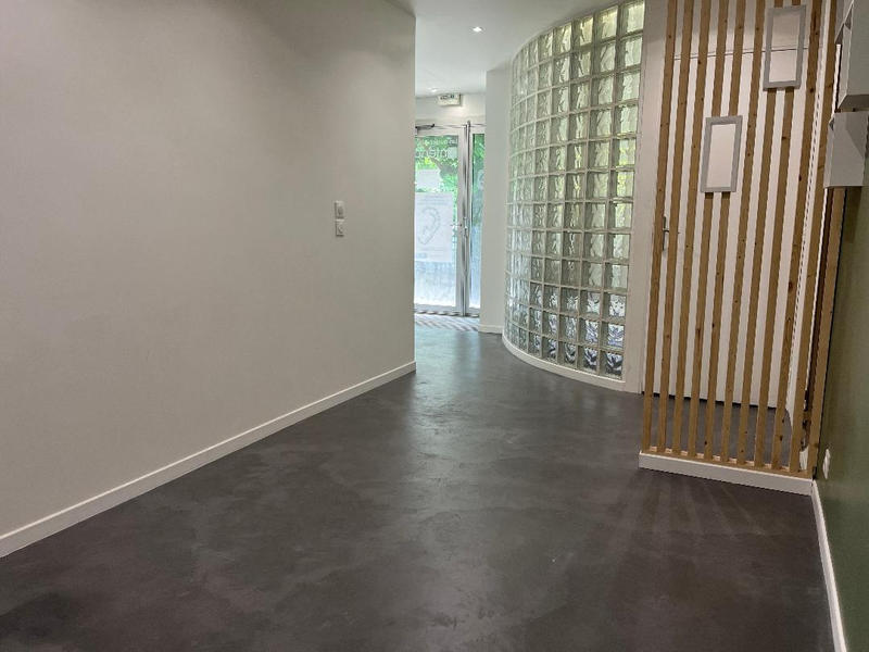 Local commercial - 74 m² - 6 pièces