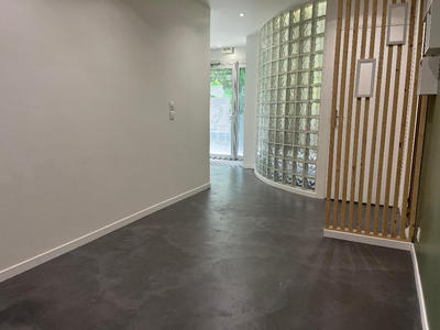 Local commercial - 74 m² - 6 pièces