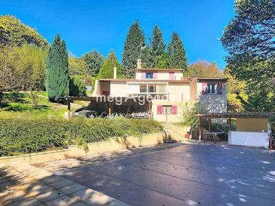 Maison traditionnelle - 149 m² - 5 pièces