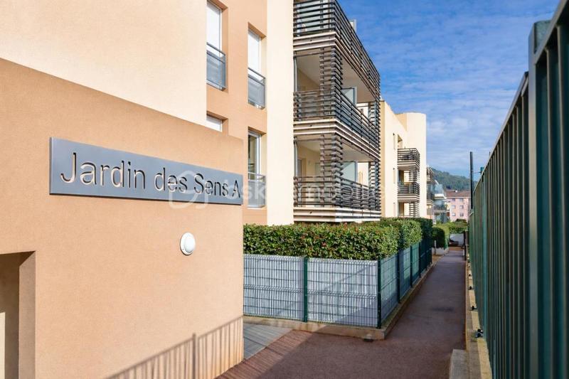 Parking / Garage - 12 m²