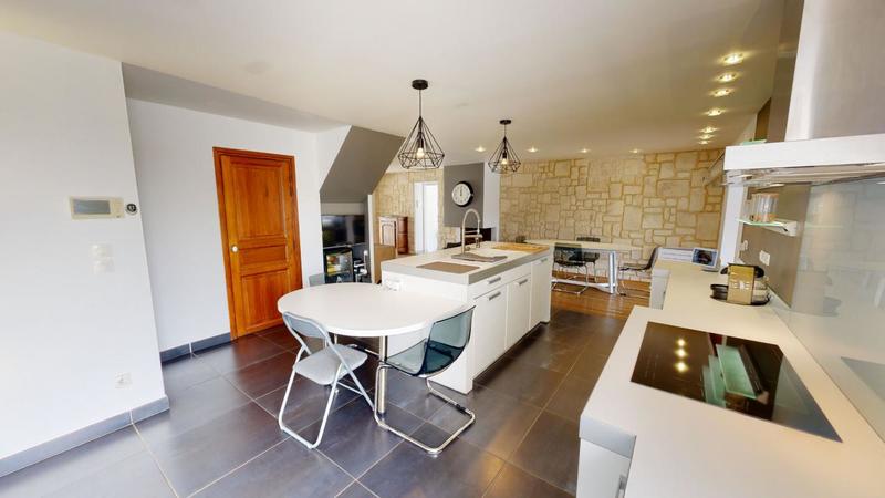 Maison - 305 m² - 5 pièces