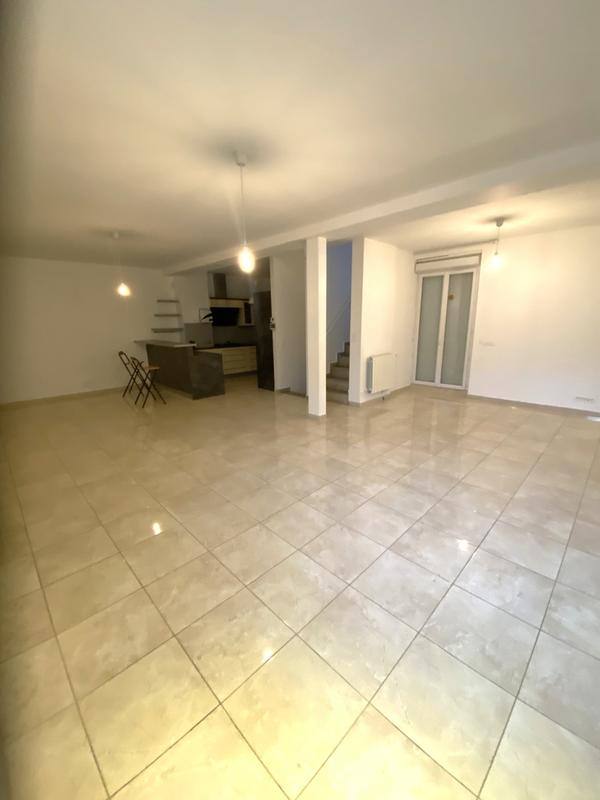 Maison - 210 m² - 6 pièces