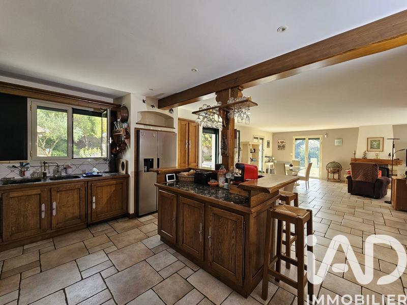 Maison - 312 m² - 9 pièces