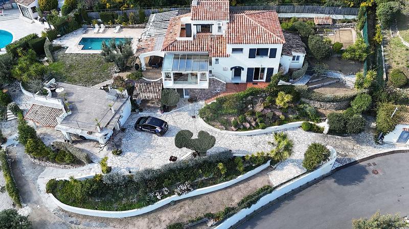 Maison d'architecte - 235 m² - 10 pièces