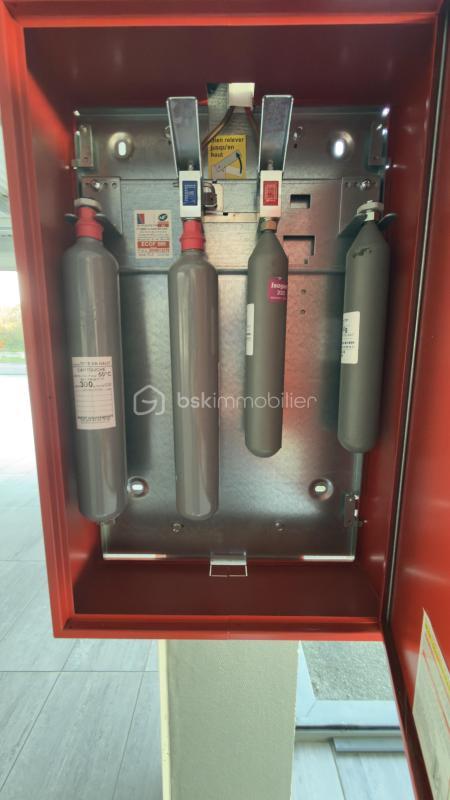 Local commercial - 1 500 m² - 20 pièces