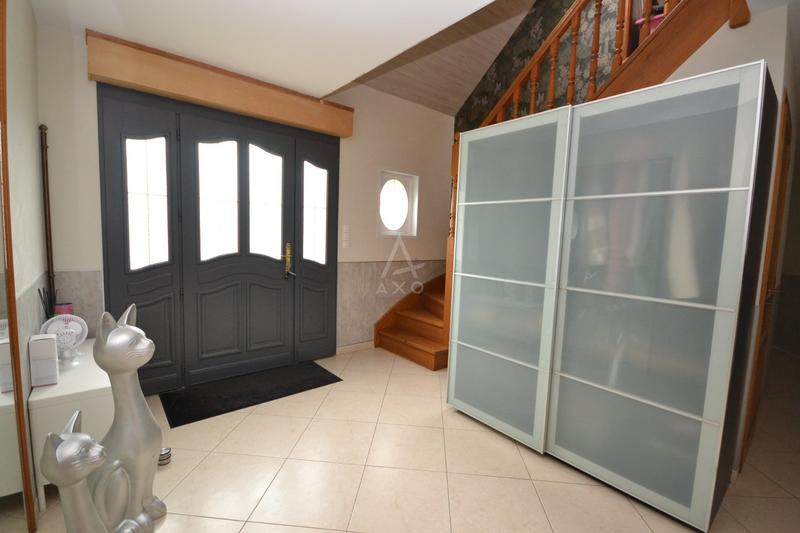 Maison - 235 m² - 10 pièces