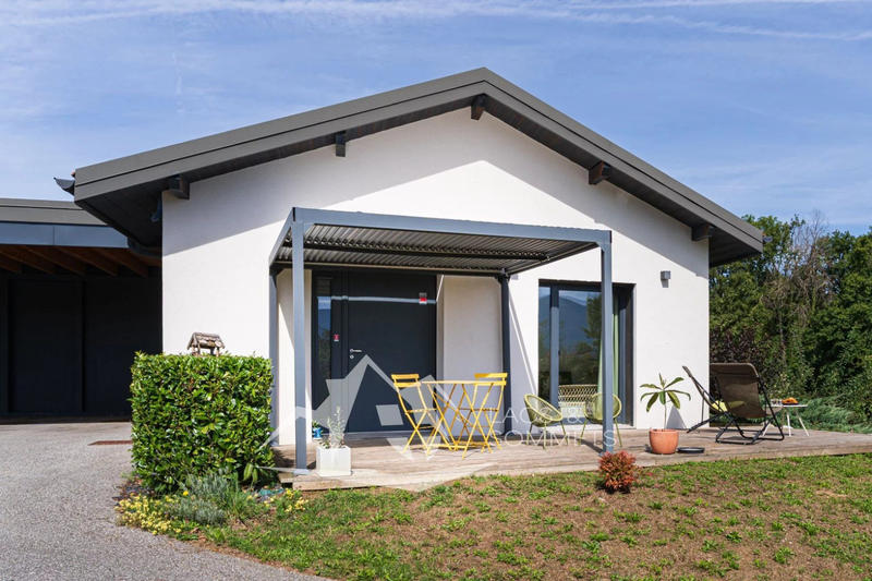 Villa - 243 m² - 9 pièces