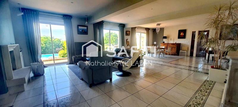 Maison - 250 m² - 8 pièces