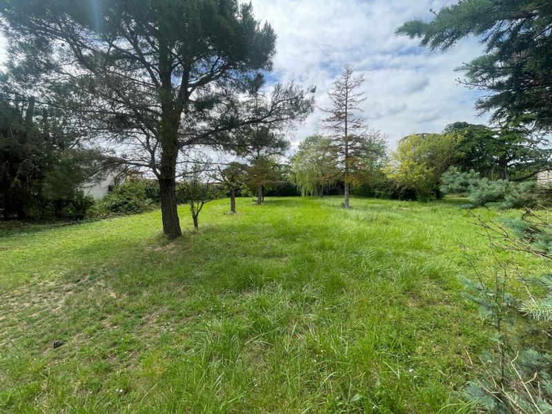 Terrain constructible - 802 m²