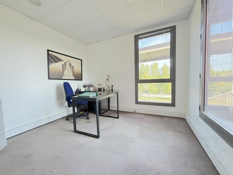 Bureau - 68 m² - 7 pièces