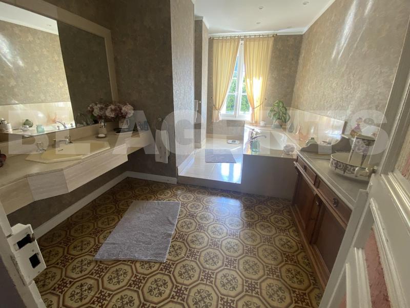 Maison de maîtres - 273 m² - 8 pièces