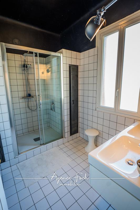 Maison traditionnelle - 250 m² - 5 pièces