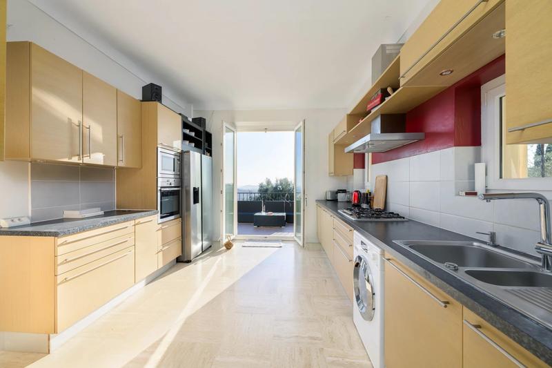 Maison - 205 m² - 6 pièces