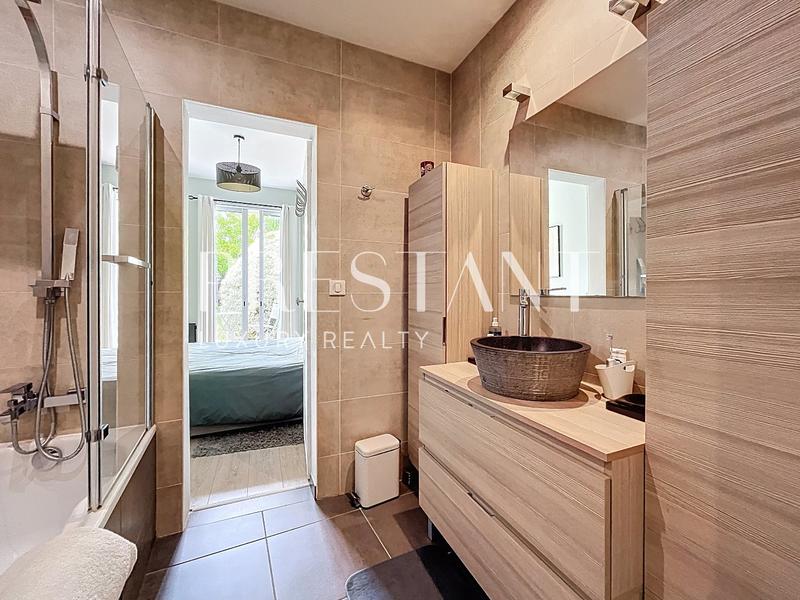 Maison - 195 m² - 8 pièces