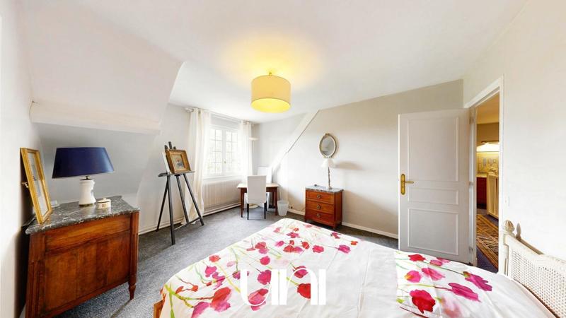 Maison - 270 m² - 8 pièces