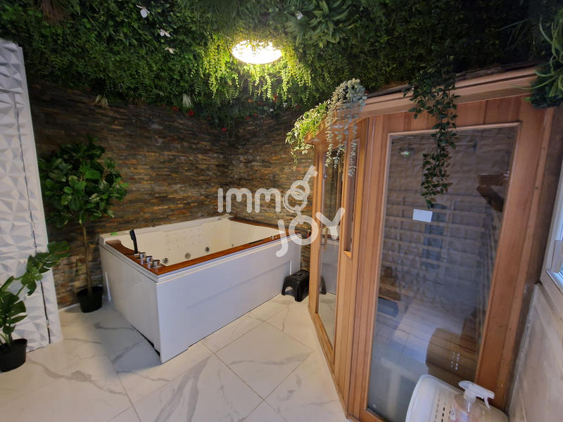 Immeuble - 170 m² - 8 pièces