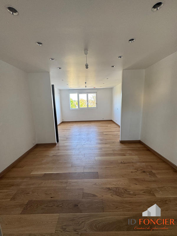 Maison - 180 m² - 6 pièces