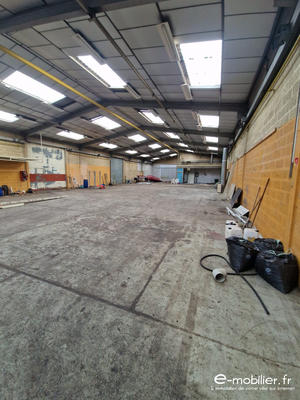 Local d'activités - 2 200 m²