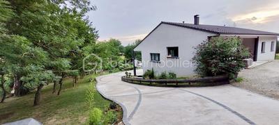 Maison - 212 m² - 7 pièces