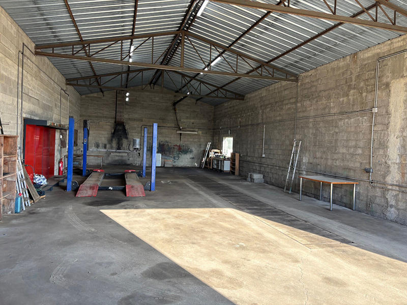 Local d'activité / Entrepôt - 210 m²