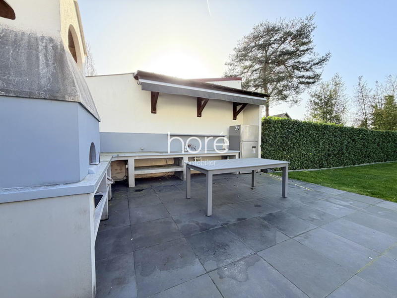 Maison - 290 m² - 9 pièces