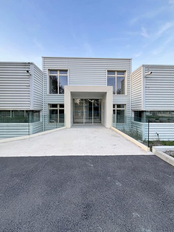 Local commercial - 408 m² - 7 pièces