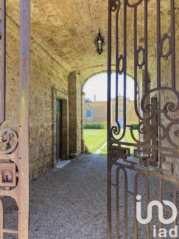 Château - 1 380 m² - 30 pièces