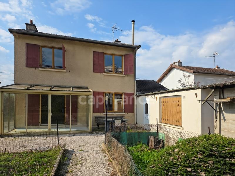 Maison - 93 m² - 5 pièces