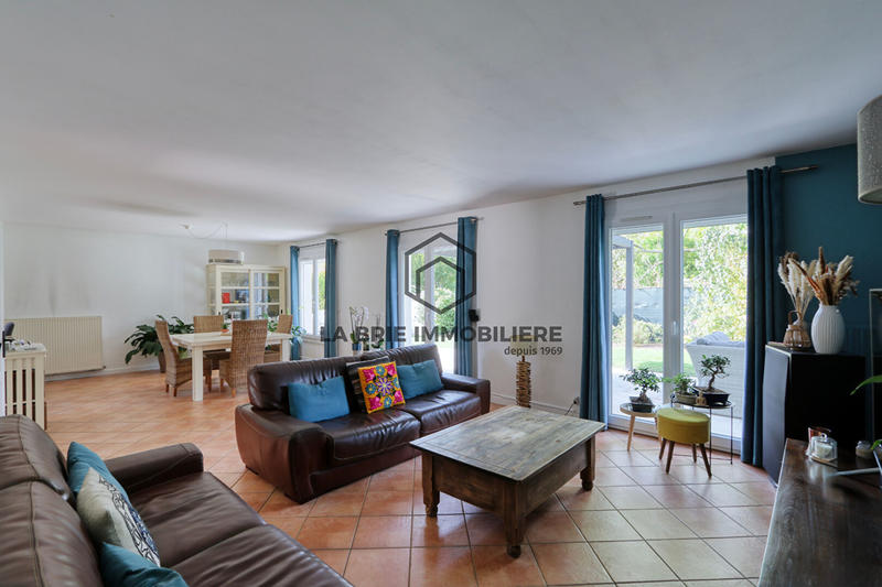 Maison - 161 m² - 8 pièces